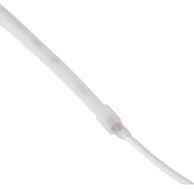 Bandă LED flexibilă albă cu cablu de conectare.
