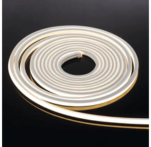 Bandă LED flexibilă cu aspect neon alb cald, înfășurată în formă de spirală.