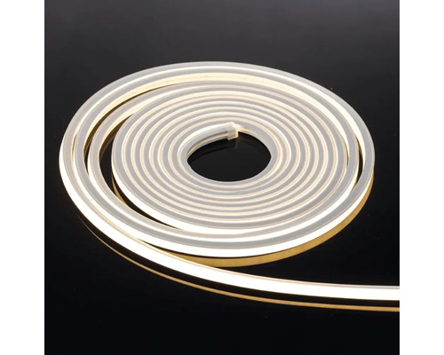 Bandă LED flexibilă cu aspect neon alb cald, înfășurată în formă de spirală.