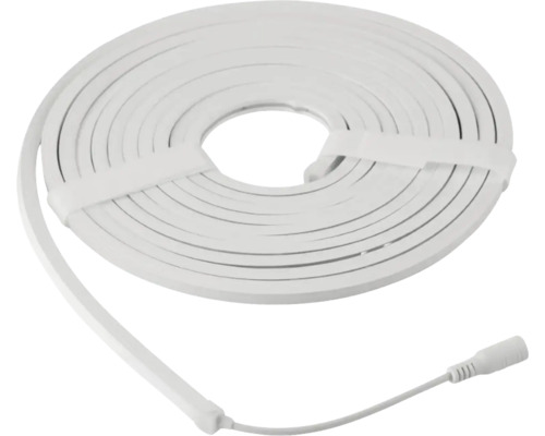 Bandă LED flexibilă rulată, cu un conector de legătură.