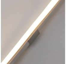 Bandă luminoasă LED aprinsă, cu o clemă de montare din metal.