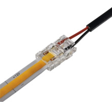 Conector rapid transparent pentru benzi LED COB de 12 Volți cu cablu conectat.