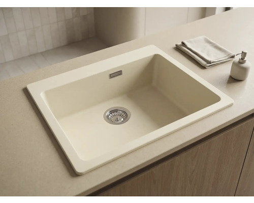 Chiuvetă încorporabilă dreptunghiulară din compozit de granit cu o singură cuvă, preaplin și scurgere integrate într-un blat de lucru deschis.