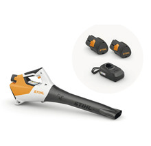 Suflantă de frunze cu acumulator STIHL, set cu doi acumulatori și un încărcător.