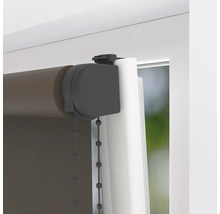 Rulou maro închis fără găurire cu sistem de prindere pe rama albă a ferestrei.