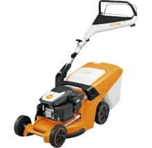 Mașină de tuns iarba pe benzină STIHL portocalie cu alb, coș colector și mâner reglabil.