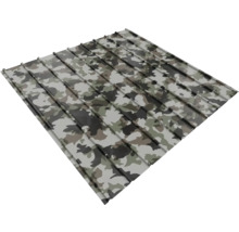 Tablă cutată din metal cu model de camuflaj.