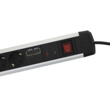 Prelungitor cu două porturi de încărcare USB, comutator basculant iluminat și indicatoare de funcționare.