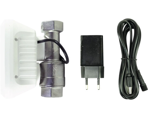 Set senzor de apă compus dintr-o valvă metalică DN20 cu carcasă albă, un adaptor de rețea negru și un cablu de încărcare USB.