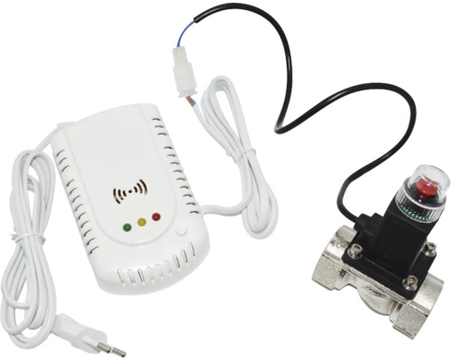 Set detector de gaz cu unitate de control albă, cablu de alimentare și electroventil pentru oprirea automată a gazului.