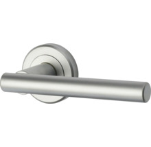 Mâner de ușă din oțel inoxidabil cu rozetă rotundă.