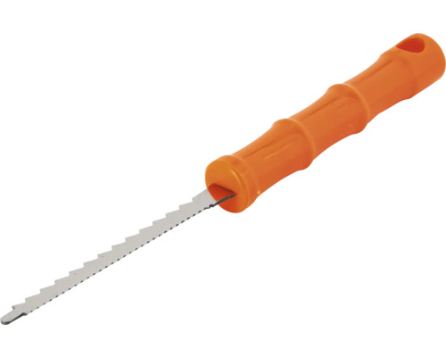 Fierăstrău de mână cu mâner portocaliu din plastic și lamă metalică dințată pentru lemn și gips-carton.