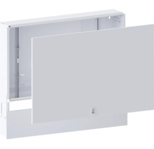 Tablou electric alb din metal cu ușa întredeschisă pentru instalații electrice.