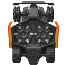 Vedere de dedesubt a unui robot de tuns gazonul cu două discuri de tăiere, lame și roți de antrenare profilate.