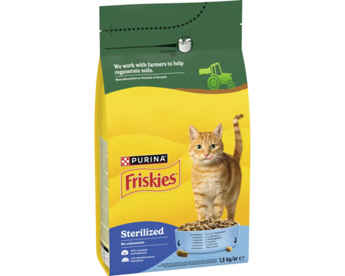 Hrană pentru pisici Purina Friskies Sterilized cu somon și legume, pachet de 1,5 kilograme cu o pisică tigrată și un bol cu granule.