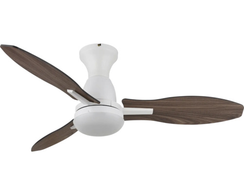 Ventilator de tavan cu trei palete aspect lemn și carcasă albă.