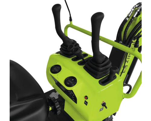 Panou de comandă miniexcavator Zipper cu joystick-uri, manete și afișaje digitale.