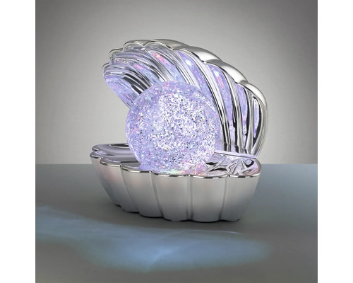 Lampă decorativă în formă de scoică cu aspect argintiu și o perlă cu sclipici luminoasă.