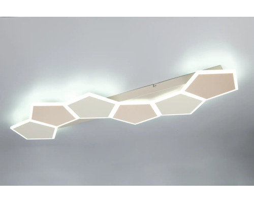 Plafonieră LED modernă cu design geometric compusă din mai multe elemente pentagonale.