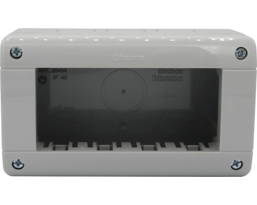 Doză de perete BTicino Idrobox cu grad de protecție IP 40 pentru 4 module cu fixare cu șuruburi.