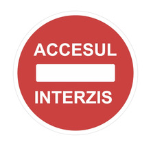 Indicator rotund de interzicere cu textul accesul interzis.