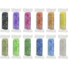 Douăsprezece role de plastilină ambalate individual în diverse culori cu model cu stele albe.