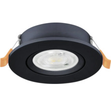 Spot LED încastrat rotund de culoare neagră cu arcuri de fixare laterale.
