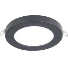 Spot LED încastrat rotund negru cu difuzor alb și cleme metalice.