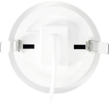 Vedere din spate a unui corp de iluminat încastrat cu LED rotund, cu cleme cu arc metalice și cablu de conectare.