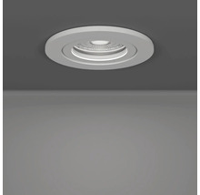 Spot LED încastrat, rotund, design plat, montat în tavan.