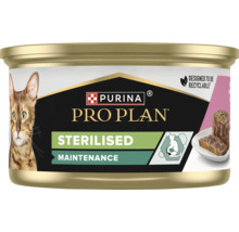 Purina Pro Plan Sterilised Maintenance hrană umedă pentru pisici în conservă reciclabilă cu imagine de pisică și sugestie de servire.