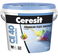 Chit de rosturi Ceresit CE 40 Aquastatic Premium Flex în găleată din 55 la sută plastic reciclat pentru lățimi de rosturi de 1 până la 8 milimetri.