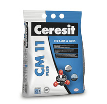 Sac de 5 kilograme de adeziv pentru plăci ceramice Ceresit CM 11 PLUS pentru ceramică și gresie porțelanată în medii umede la interior.