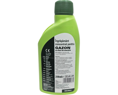Îngrășământ concentrat pentru gazon în flacon de plastic verde, 250 mililitri.