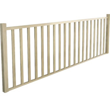 Element de balustradă din lemn cu bare verticale.