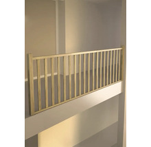 Balustradă din lemn cu bare verticale pentru galerie sau palier.