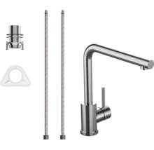 Baterie de bucătărie cu pipă în formă de L, manetă laterală, două furtunuri flexibile și accesorii de montare, aspect oțel inoxidabil.