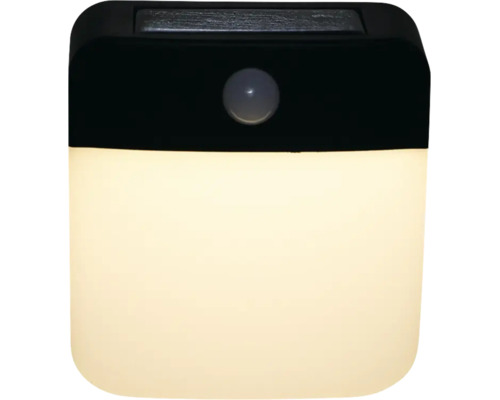 Lampă solară de exterior cu senzor de mișcare și panou solar în partea de sus. Suprafață luminoasă mare pentru distribuția uniformă a luminii.