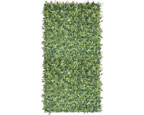 Perete vegetal artificial cu diferite forme de frunze pentru protecție vizuală.