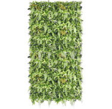 Perete de plante artificiale cu ferigi și diverse frunze pentru decorarea peretelui.