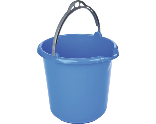 Găleată din plastic albastru cu mâner gri și cioc de scurgere.