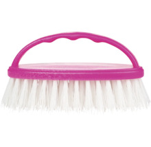 Perie de frecat roz cu mâner ergonomic și peri albi din plastic.
