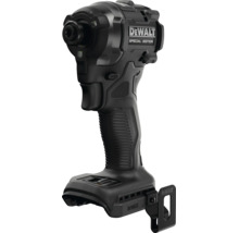Mașină de înșurubat cu impact pe acumulator DeWALT Special Edition, construcție compactă, carcasă neagră cu cârlig pentru curea.