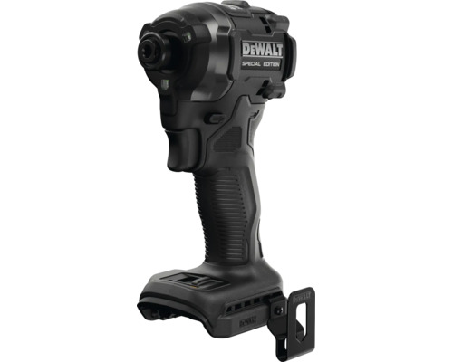 Mașină de înșurubat cu impact pe acumulator DeWALT Special Edition, construcție compactă, carcasă neagră cu cârlig pentru curea.