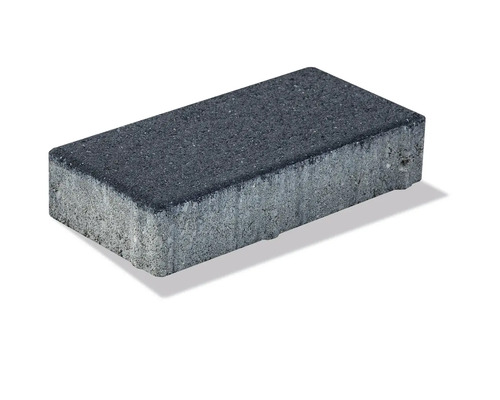 Pavaj dreptunghiular din beton cu suprafață texturată de culoare antracit.