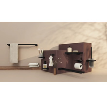 Set modern de accesorii de baie în negru mat, cu bară pentru prosoape, dozator de săpun, etajeră și suport pentru hârtie igienică.