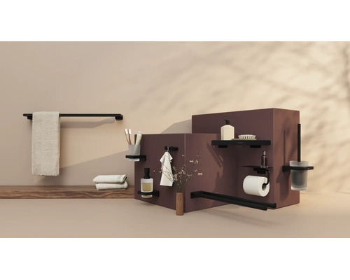Set modern de accesorii de baie în negru mat, cu bară pentru prosoape, dozator de săpun, etajeră și suport pentru hârtie igienică.