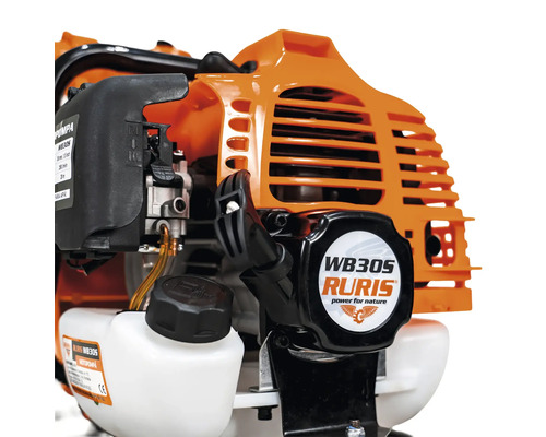 Motopompă Ruris WB305, detaliu motor cu rezervor de combustibil și Ruris Logo.
