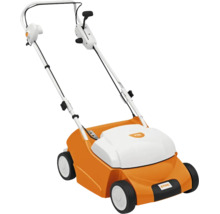 Scarificator electric STIHL pentru întreținerea gazonului cu patru roți și mâner reglabil.