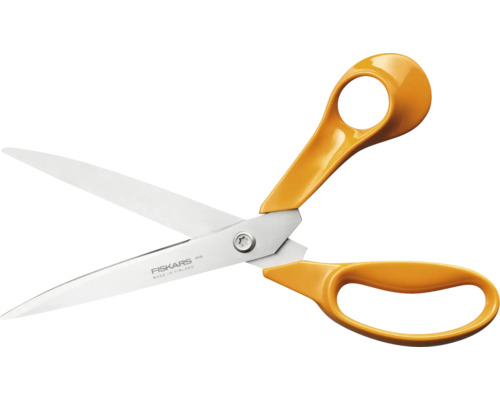 Foarfecă universală Fiskars cu lame din oțel inoxidabil și mânere ergonomice din plastic portocaliu.